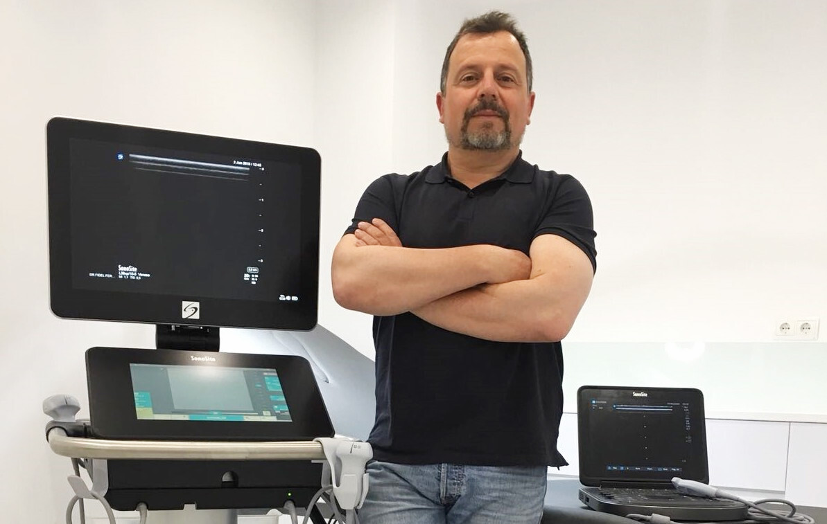 Dr Fidel Fernandez with Sonosite Ultrasound Machines