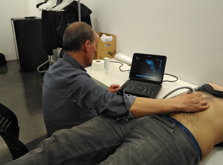 Dr. Pere Guirado using a Sonosite Edge II blog post